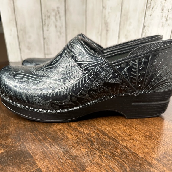 Dansko Women’s Professional Black Tooled Leather Clogs Size US 10.5 - Picture 6 of 7